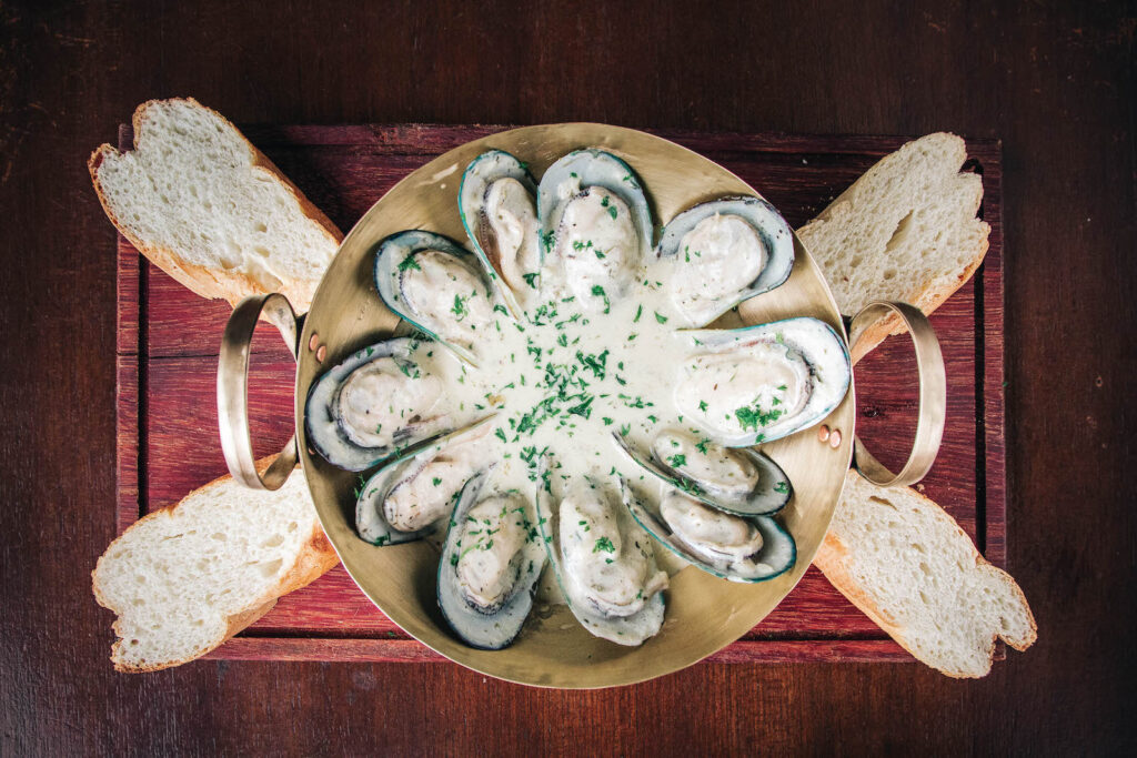 Imported Mussels, Creamy Garlic & White Wine Sauce, Fresh Baguette Slices